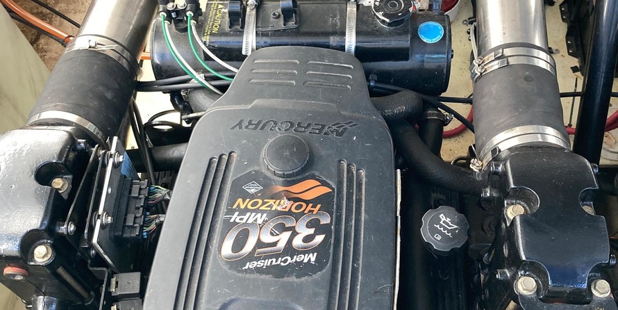 Chaparral 330 Signature