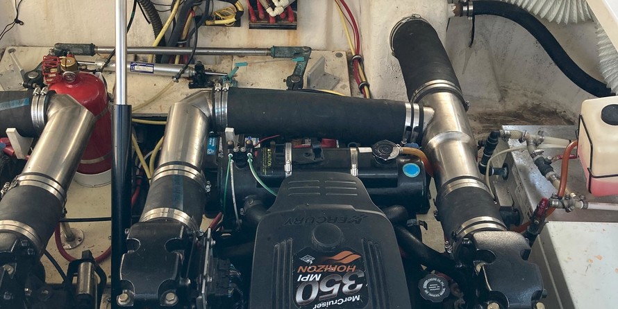 Chaparral 330 Signature