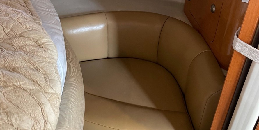 Chaparral 350 Signature Cruiser