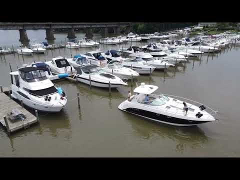 Chaparral 350 Signature Cruiser