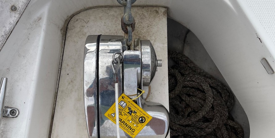 Chaparral 350 Signature Cruiser