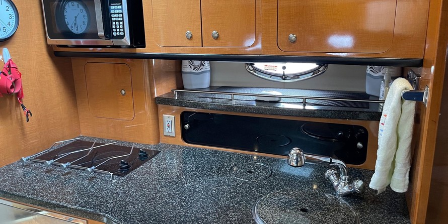 Chaparral 350 Signature Cruiser