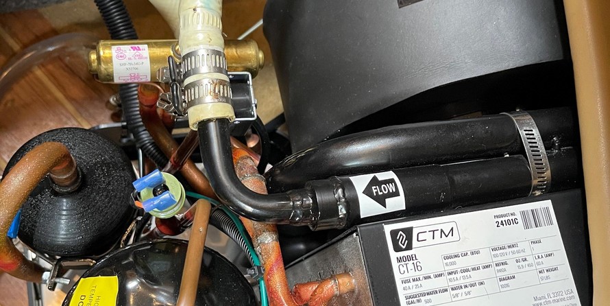 Chaparral 350 Signature Cruiser