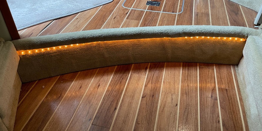 Chaparral 350 Signature Cruiser