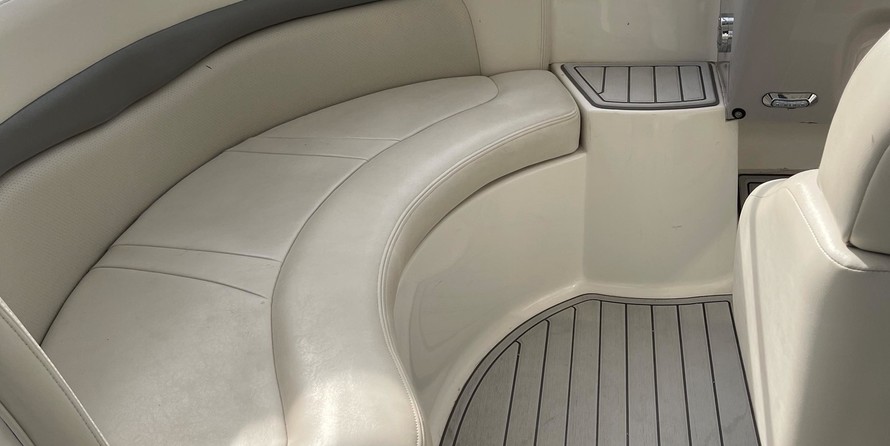 Chaparral 350 Signature Cruiser