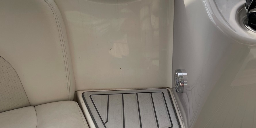 Chaparral 350 Signature Cruiser