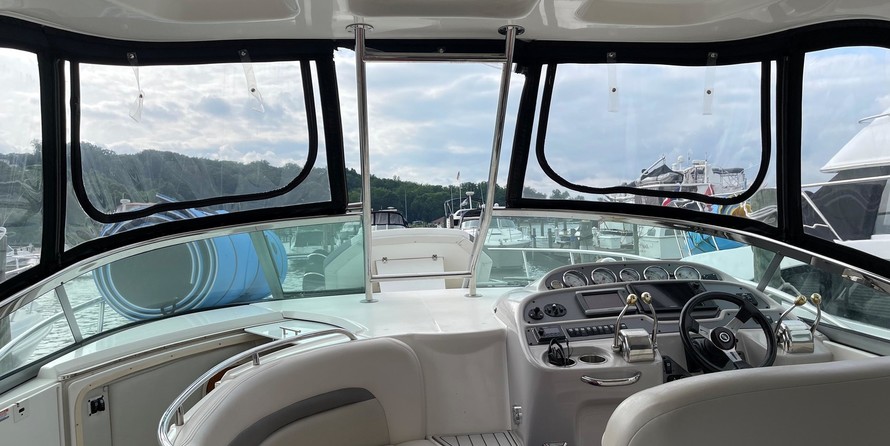 Chaparral 350 Signature Cruiser