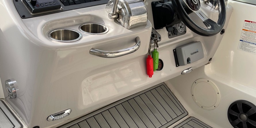 Chaparral 350 Signature Cruiser