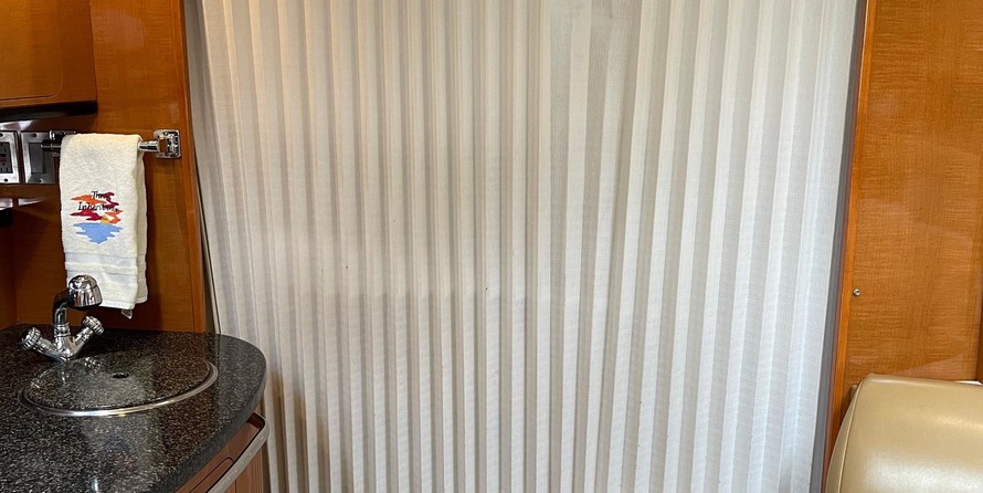 Chaparral 350 Signature Cruiser