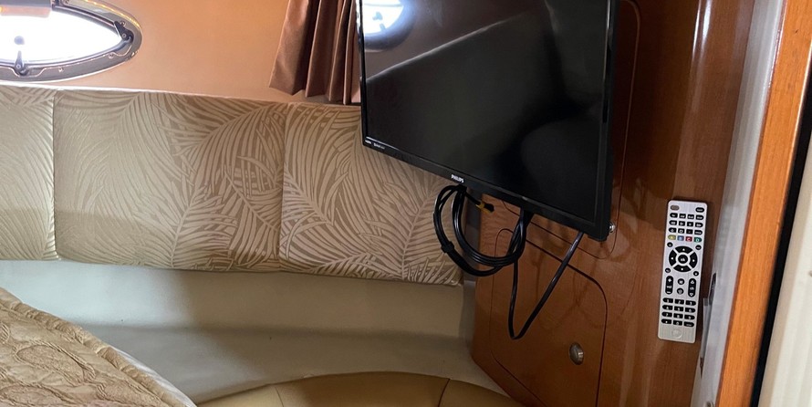 Chaparral 350 Signature Cruiser