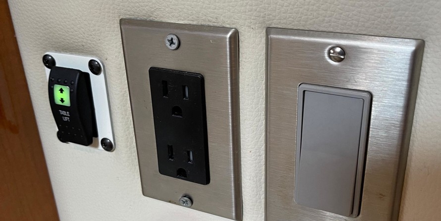 Chaparral 350 Signature Cruiser