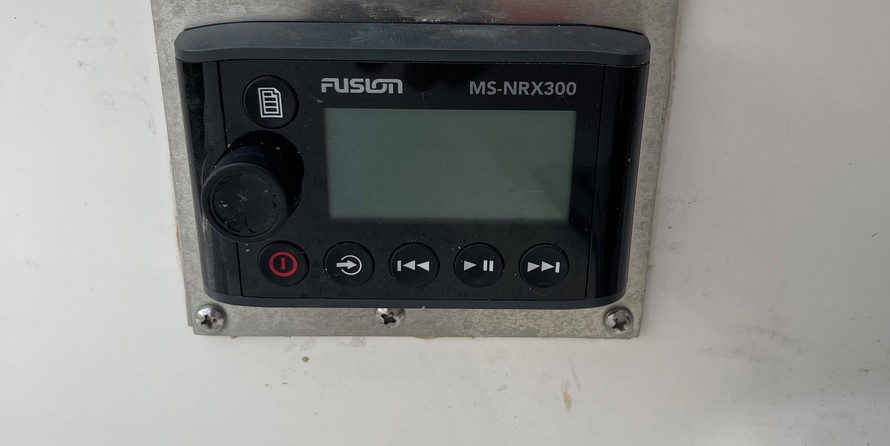 Chaparral 350 Signature Cruiser