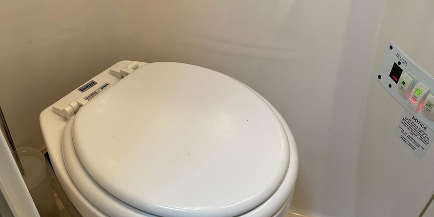 Chaparral 350 Signature Cruiser