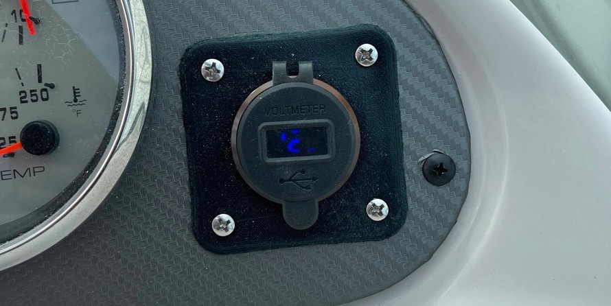 Chaparral 350 Signature Cruiser