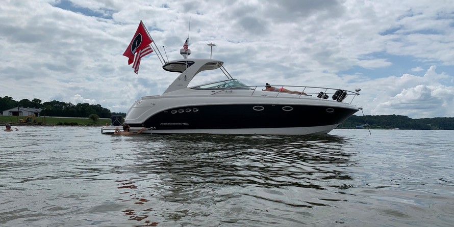 Chaparral 350 Signature Cruiser
