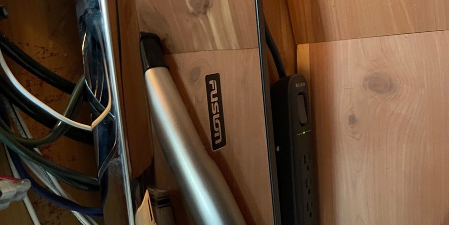 Chaparral 350 Signature Cruiser