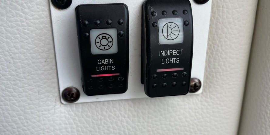 Chaparral 350 Signature Cruiser