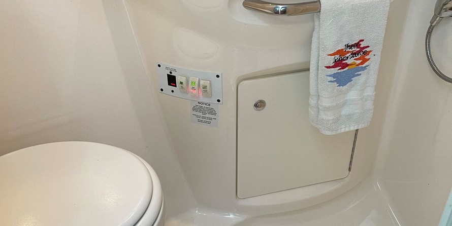 Chaparral 350 Signature Cruiser