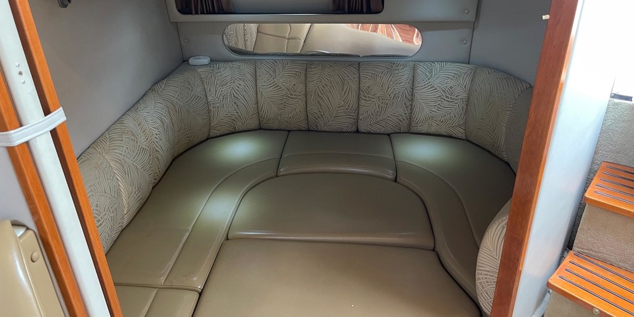 Chaparral 350 Signature Cruiser