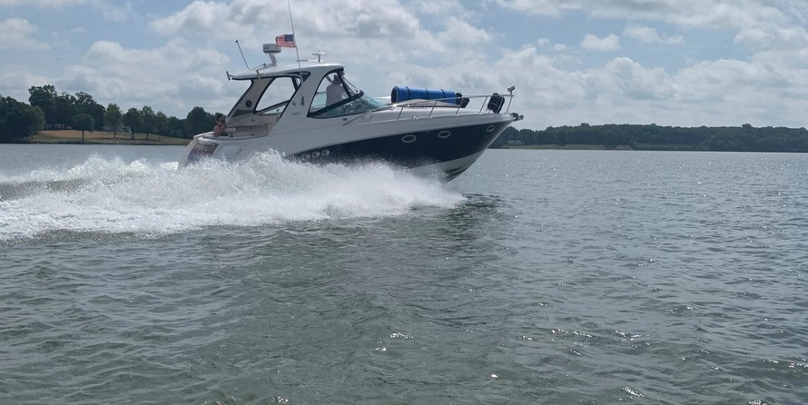 Chaparral 350 Signature Cruiser