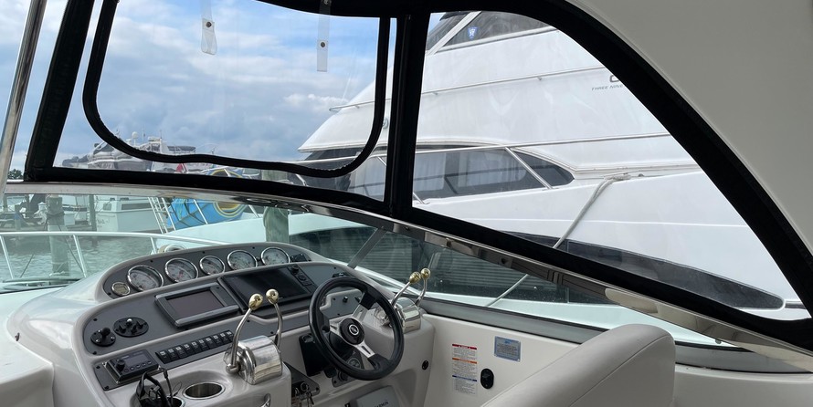 Chaparral 350 Signature Cruiser