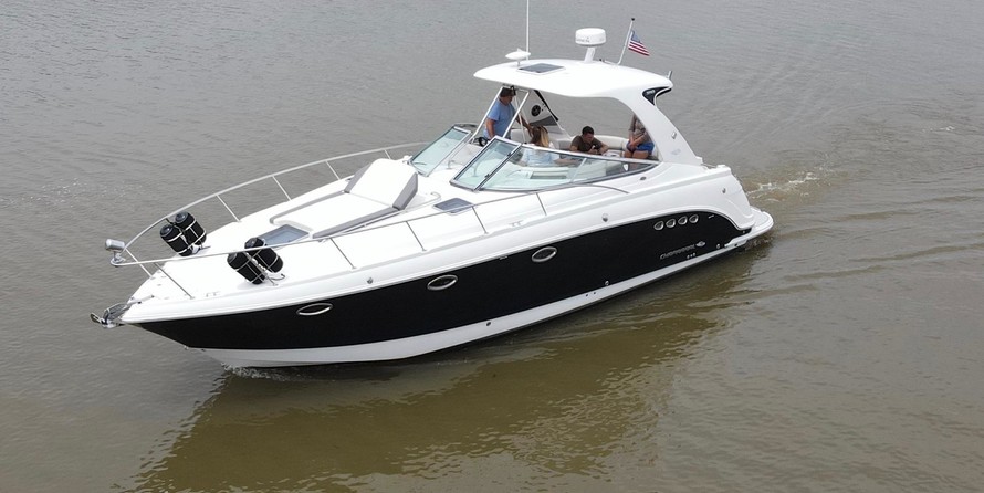 Chaparral 350 Signature Cruiser