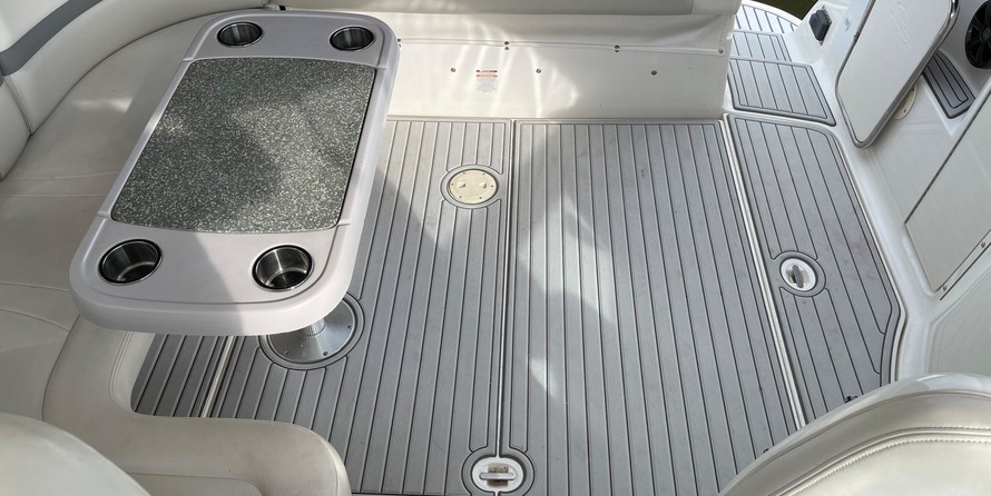 Chaparral 350 Signature Cruiser