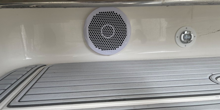 Chaparral 350 Signature Cruiser