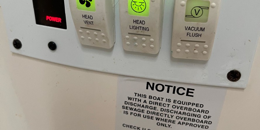 Chaparral 350 Signature Cruiser