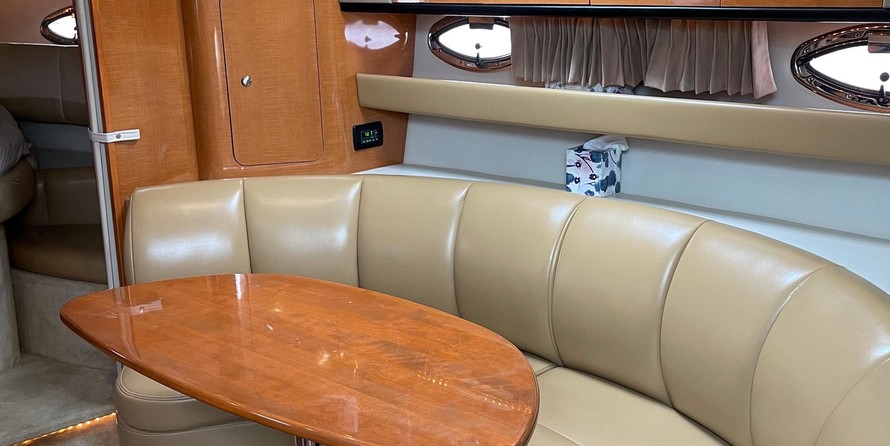 Chaparral 350 Signature Cruiser