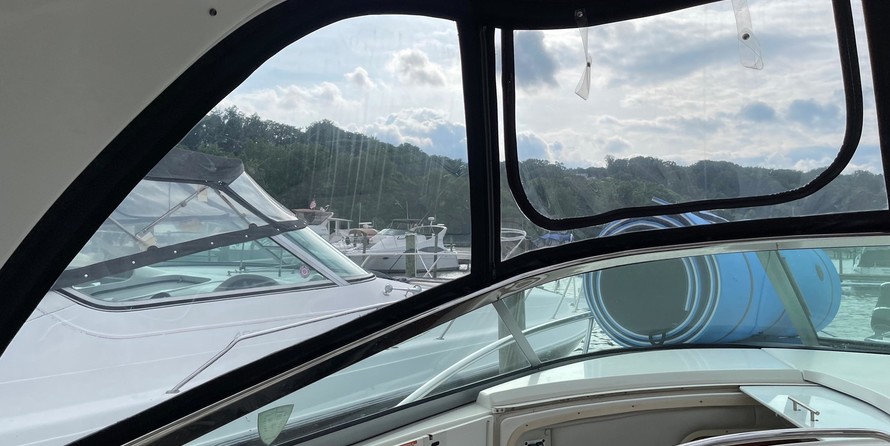 Chaparral 350 Signature Cruiser
