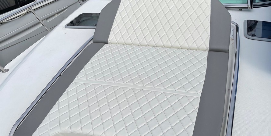 Chaparral 350 Signature Cruiser