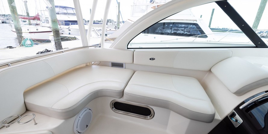 Pursuit 345 OS Offshore