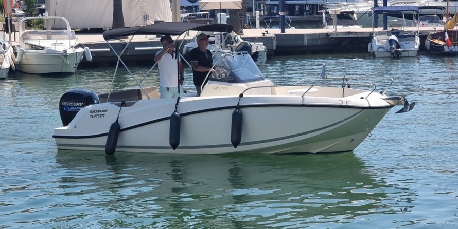 Quicksilver Activ 605 Open