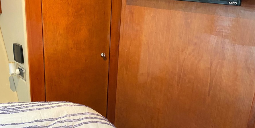 Riviera 4400 Sport Yacht