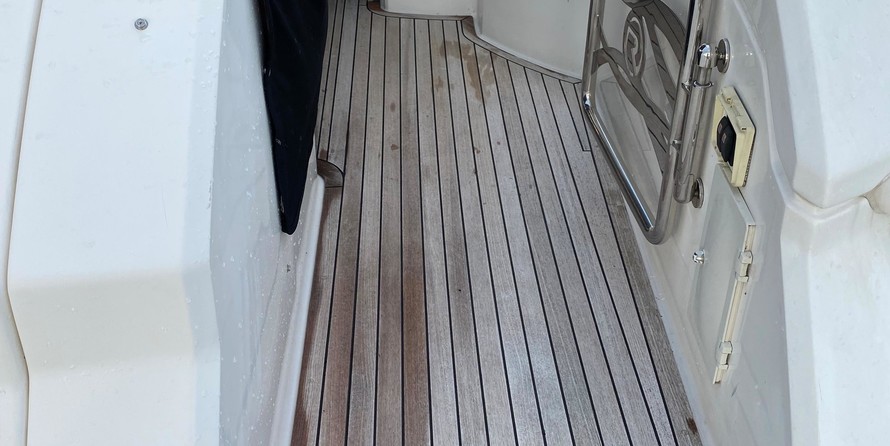 Riviera 4400 Sport Yacht