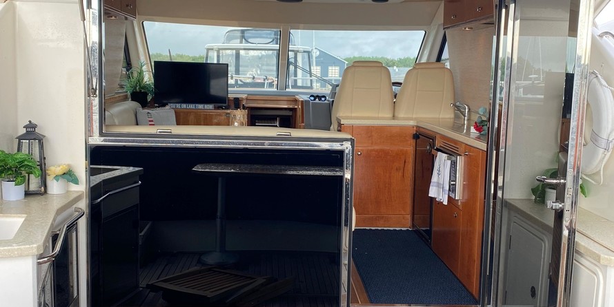 Riviera 4400 Sport Yacht