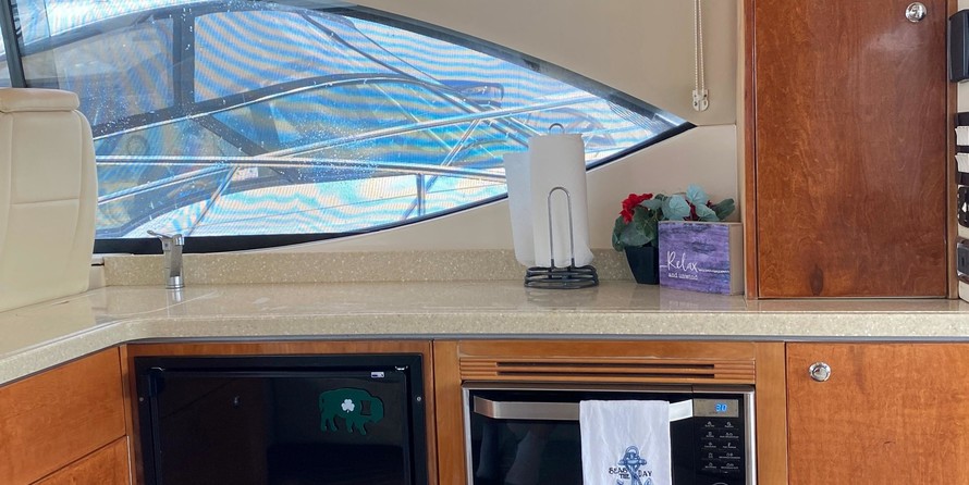 Riviera 4400 Sport Yacht