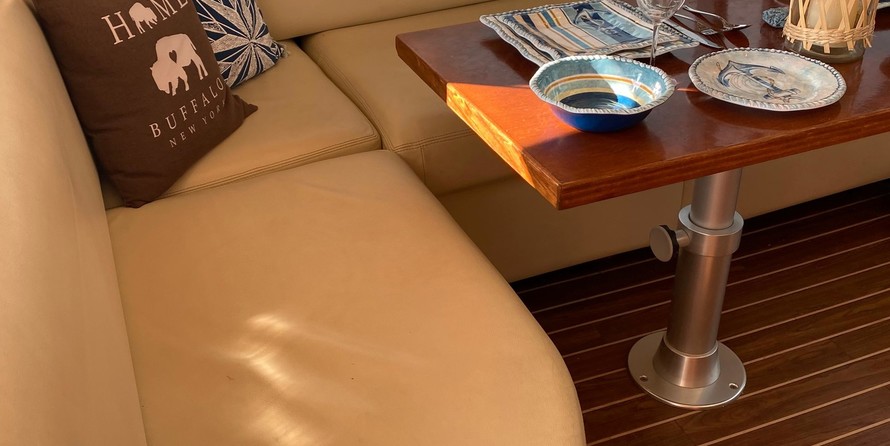 Riviera 4400 Sport Yacht