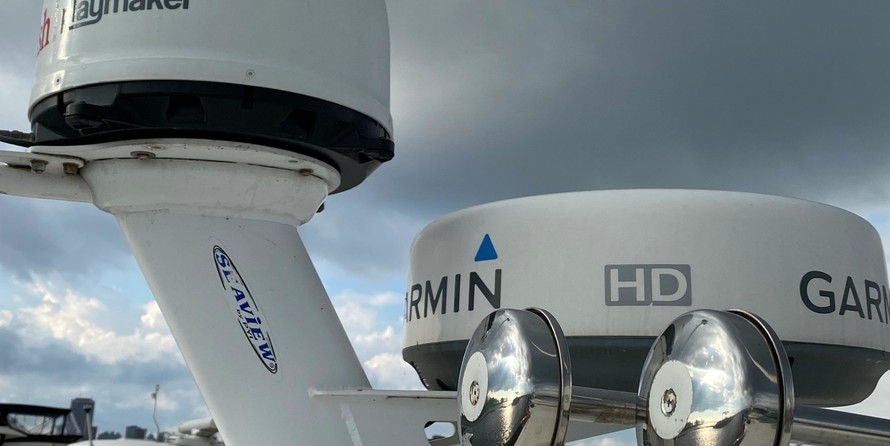 Riviera 4400 Sport Yacht