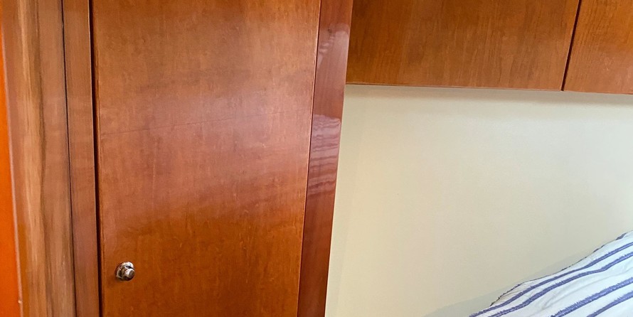 Riviera 4400 Sport Yacht