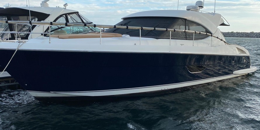 Riviera 4400 Sport Yacht