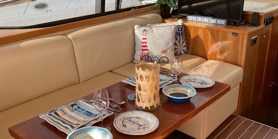 Riviera 4400 Sport Yacht