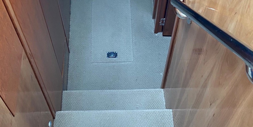 Riviera 4400 Sport Yacht