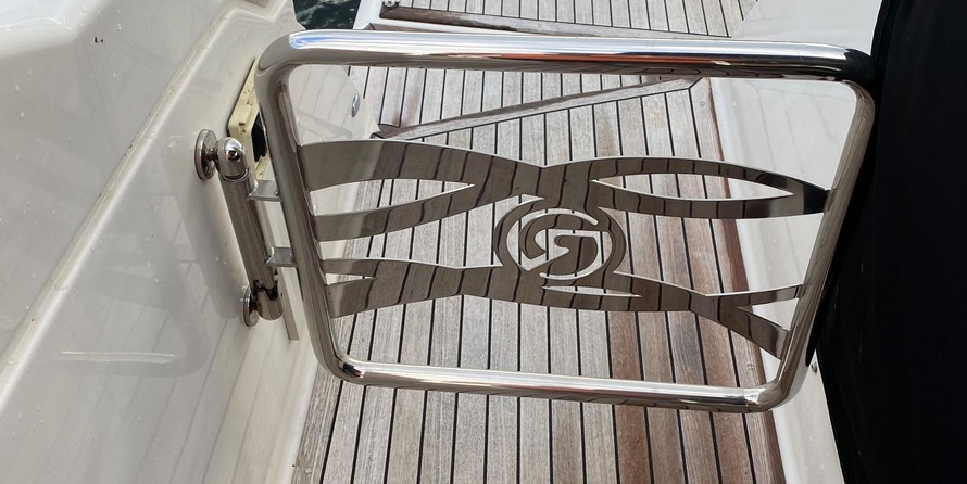 Riviera 4400 Sport Yacht