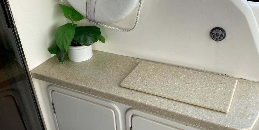 Riviera 4400 Sport Yacht