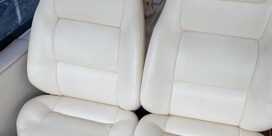 Riviera 4400 Sport Yacht