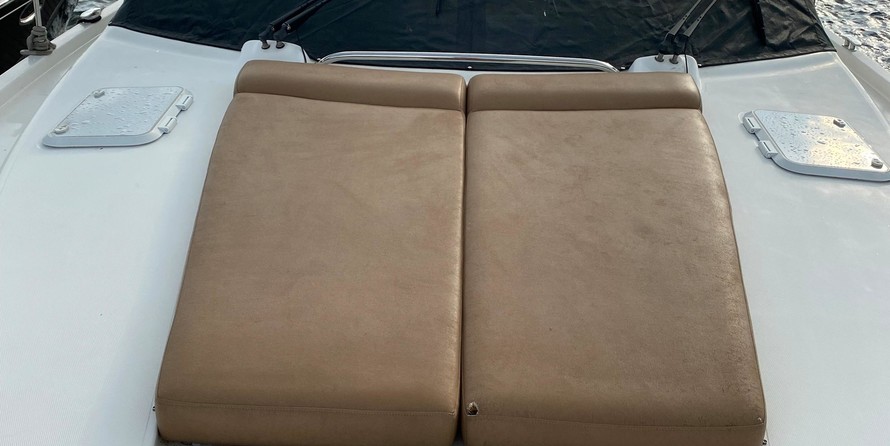 Riviera 4400 Sport Yacht