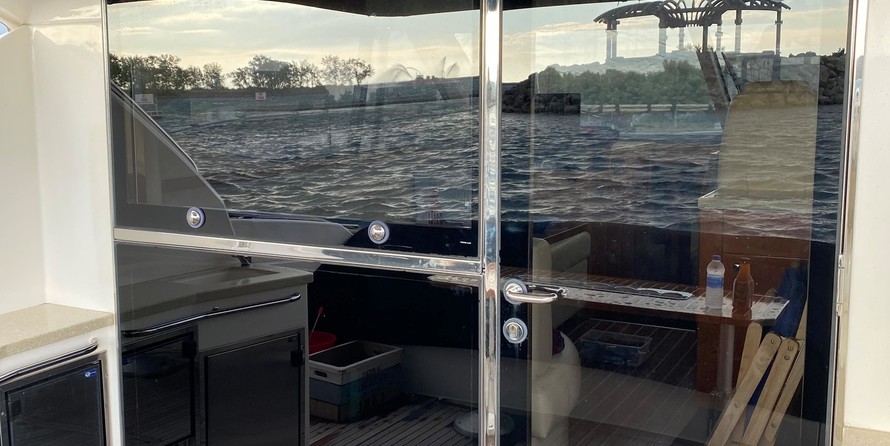 Riviera 4400 Sport Yacht