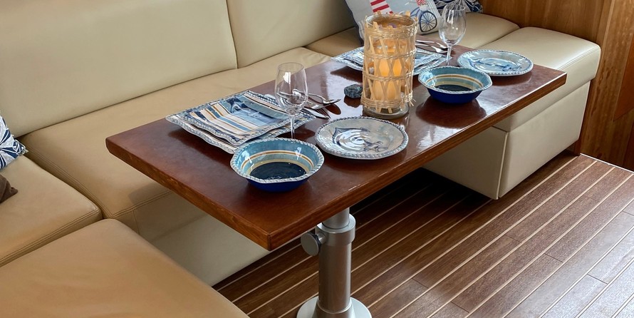 Riviera 4400 Sport Yacht